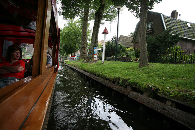 Giethoorn boat ride