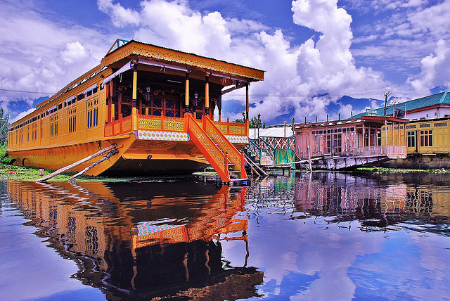 Dal-Lake-House-Boat