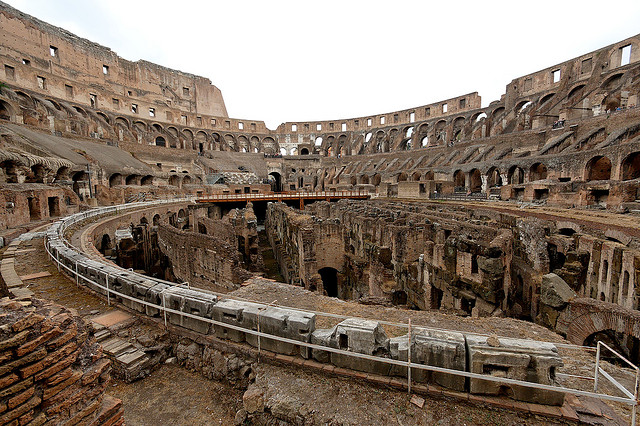 area of rooms in the middle was actually not visible in the ancient times as there was an arena on top of it. Currently there's just the small cover on the other side of the arena. 