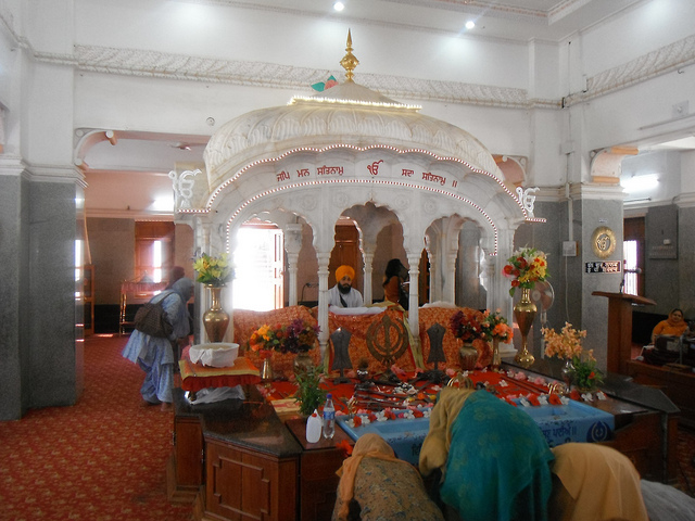 Sikhs praying in gurudwara