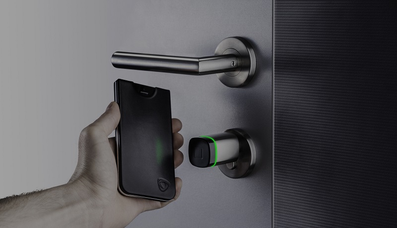 Connected door-lock, you can open with your mobile