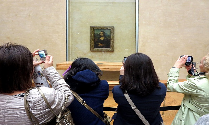 Leonardo da Vinci's painting Mona Lisa attracts huge crowds from all over the world to the Musee du Louvre in Paris, France, Image Credit: Flickr User David Stanley, via CC